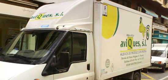 Camión de distribución de Granja Avícola Aviques